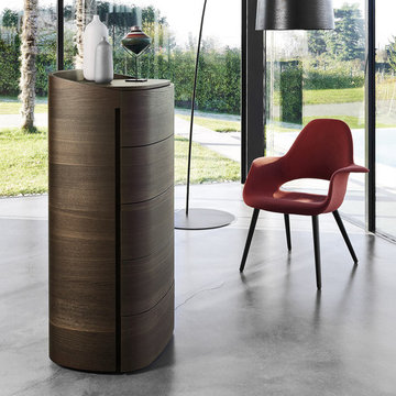 Helles Wohnzimmer mit großer Glasfront