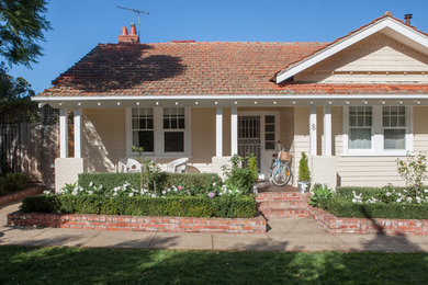 This is an example of a mid-sized traditional home design in Melbourne.