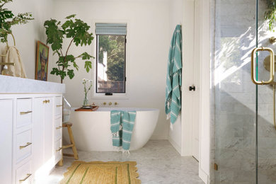 Example of a bathroom design in Sacramento