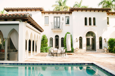 Inspiration for a modern home design remodel in Miami
