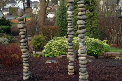 Photo of an eclectic landscaping in Seattle.