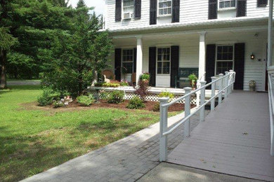 Inspiration for a transitional landscaping in Boston.