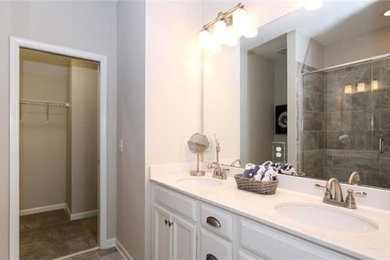 Example of a classic bathroom design in Charlotte