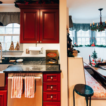 My Houzz: Traditional Christmas Charm in an Updated 1840s Home