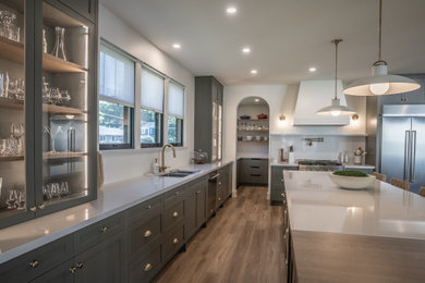 Kitchen - 1950s kitchen idea in Toronto