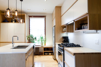 Trendy kitchen photo in Montreal