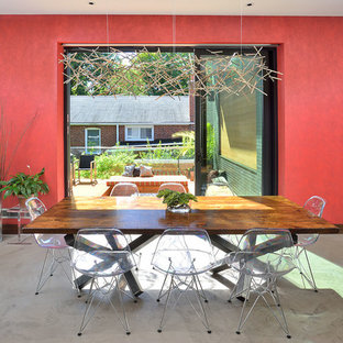 Неиссякаемый источник вдохновения для домашнего уюта: гостиная-столовая в современном стиле с бетонным полом