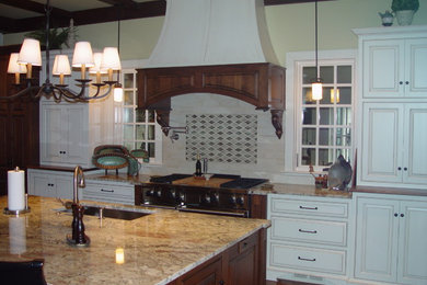 Kitchen - traditional kitchen idea in Baltimore