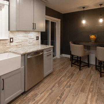 Stacked Stone Durango Cream Backsplash and Cabinet Underlighting