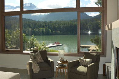 Lakeside Bungalow