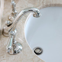 Amelia Condo Bathroom