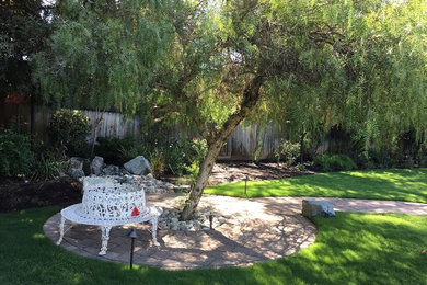 Design ideas for a traditional landscaping in Other.