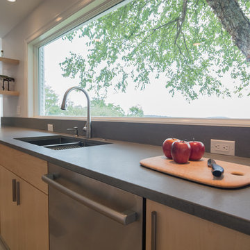 Full-Access Contemporary Kitchen
