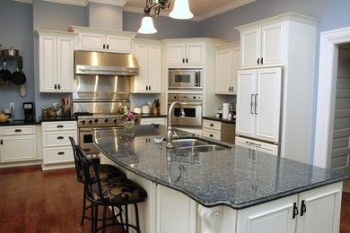 Shiloh Cabinetry - Maple with Polar White finish