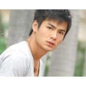 Bong Sakda's photo