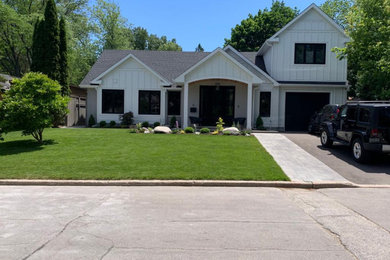 Example of an exterior home design in Toronto