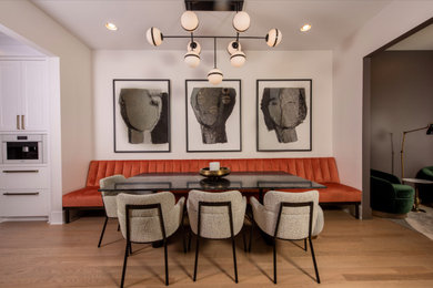 Example of a minimalist dining room design in Chicago