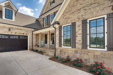 Example of a transitional beige one-story brick exterior home design in Columbus