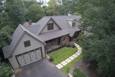 Example of a classic home design design in Atlanta