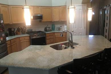 Kitchen - traditional kitchen idea in Boise