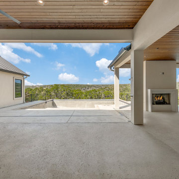 Transitional: 5,087 ft², 5 BR/5.5 BA/1 ST