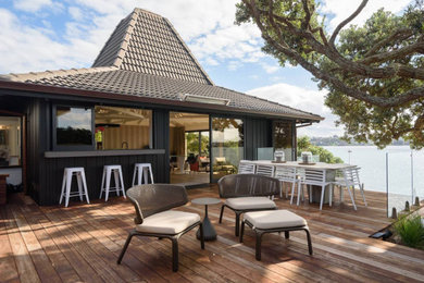 Inspiration for a contemporary deck remodel in Auckland