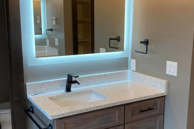 Inspiration for a rustic bathroom remodel in Chicago