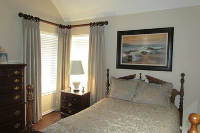 Bedroom - traditional bedroom idea in Dallas
