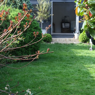 Small modern detached office/studio/workshop in London.