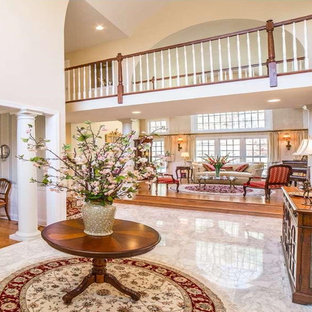 Ispirazione per un ampio ingresso o corridoio chic con pareti beige, pavimento in marmo, una porta a due ante e pavimento giallo