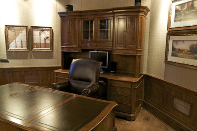 Inspiration for a timeless home office remodel in Chicago