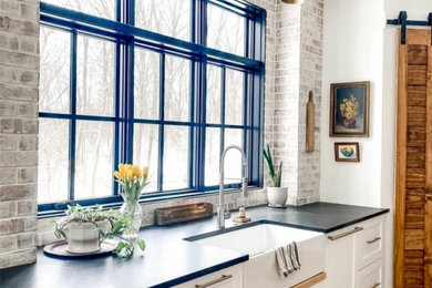 Inspiration for a farmhouse kitchen remodel in New York