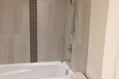 Elegant bathroom photo in Calgary