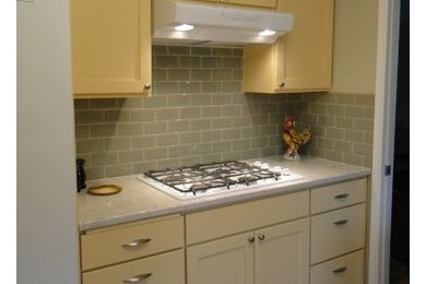 Arts and crafts kitchen photo in Seattle
