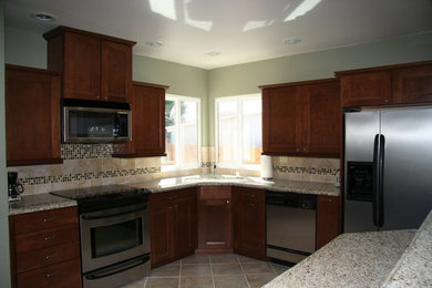 Example of a classic kitchen design in Los Angeles