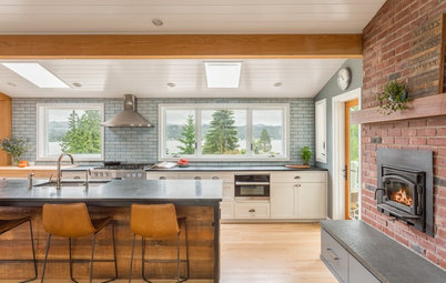 Kitchen of the Week: Big Windows, Great Views and a Large Island