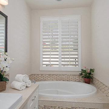 Accessible Bath in Carlsbad Poinsettia