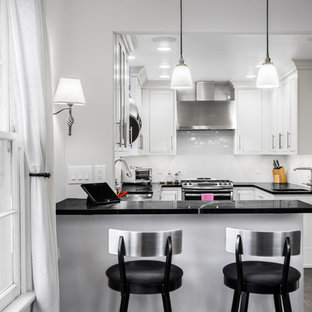 cuisine moderne avec un plan de travail en stéatite