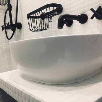 Salle de bain en noir et blanc