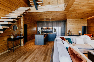 Идея дизайна: гостиная комната в стиле рустика