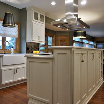 Off-white, Traditional Kitchen