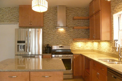 Kitchen - kitchen idea in Houston