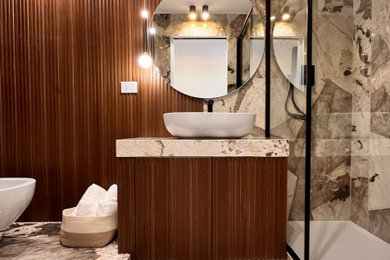ミラノにあるコンテンポラリースタイルのおしゃれな浴室の写真