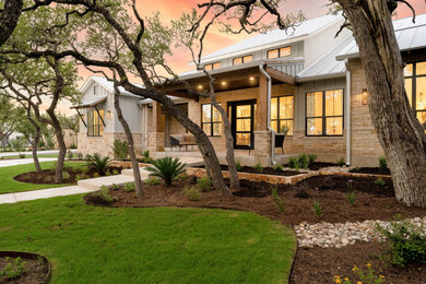 Inspiration for a cottage home design remodel in Austin