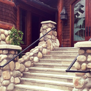 Inspiration för mellanstora rustika röda trähus