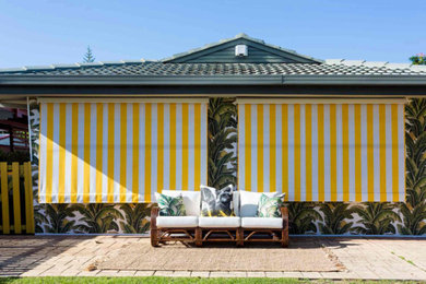 Design ideas for a tropical exterior in Gold Coast - Tweed.