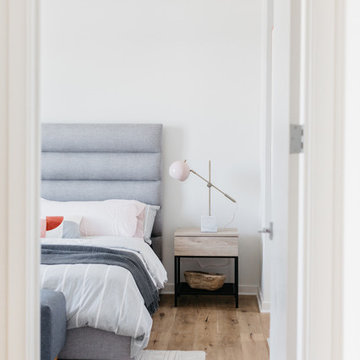 Pastel Tones in 1980s Influenced Room