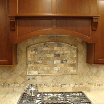 Walnut Travertine & Antik Onyx Backsplash
