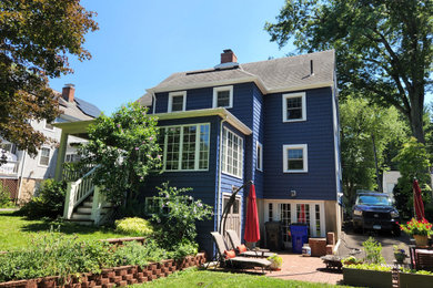 Inspiration for a mid-sized timeless blue three-story vinyl and clapboard exterior home remodel in Bridgeport with a shingle roof and a brown roof