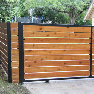 Aménagement d'une allée carrossable arrière moderne de taille moyenne et au printemps avec une exposition ensoleillée.